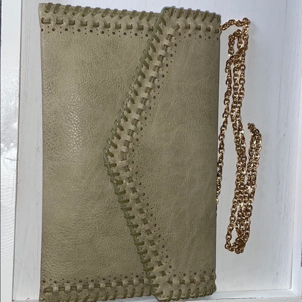 Olive clutch